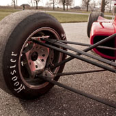 Three-piece Jongbloed JRW 330 wheels and double-wishbone suspension on the F1000 race car